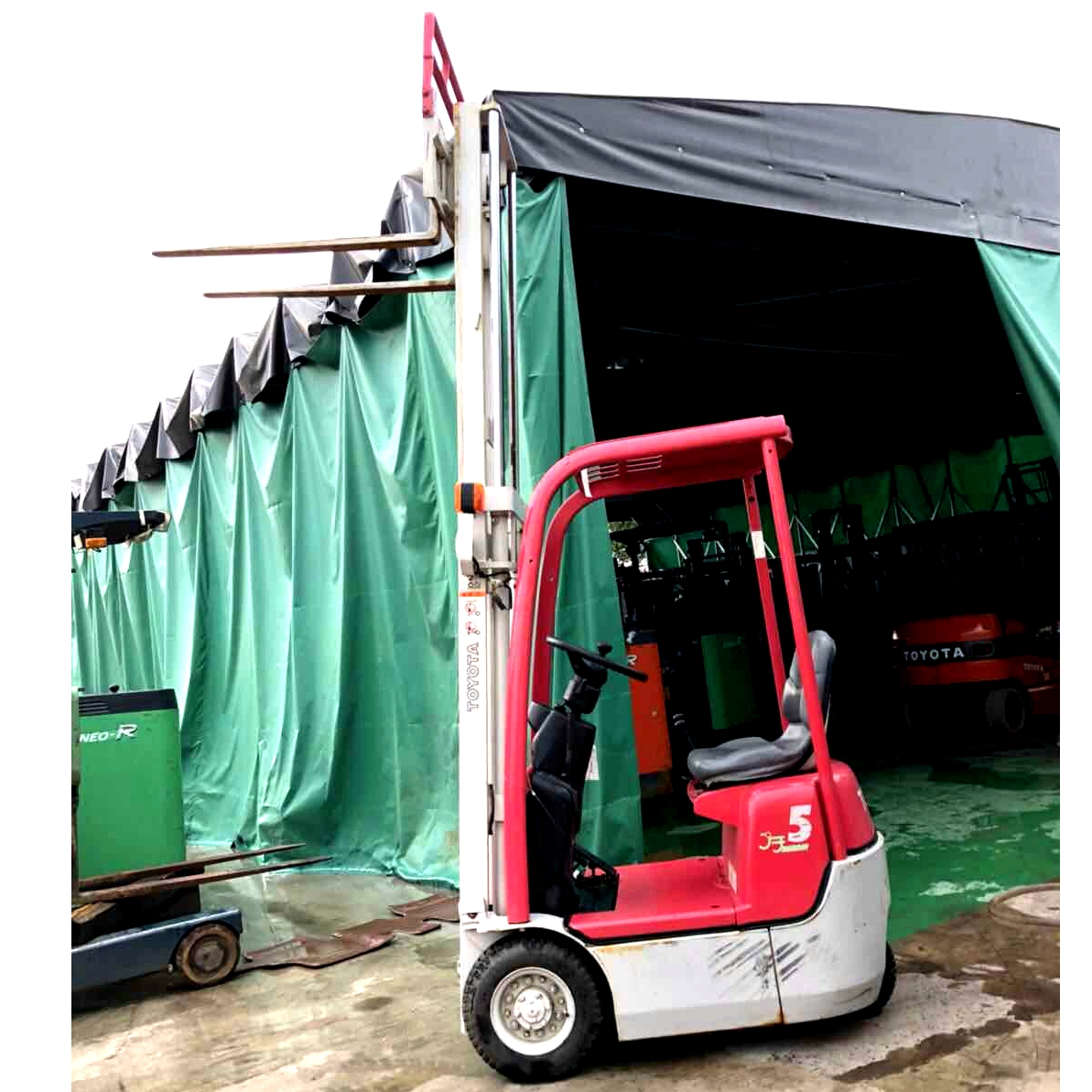 二手豐田電動(dòng)叉車 3FBK5 可以進(jìn)電梯的迷你型叉車三支點(diǎn)