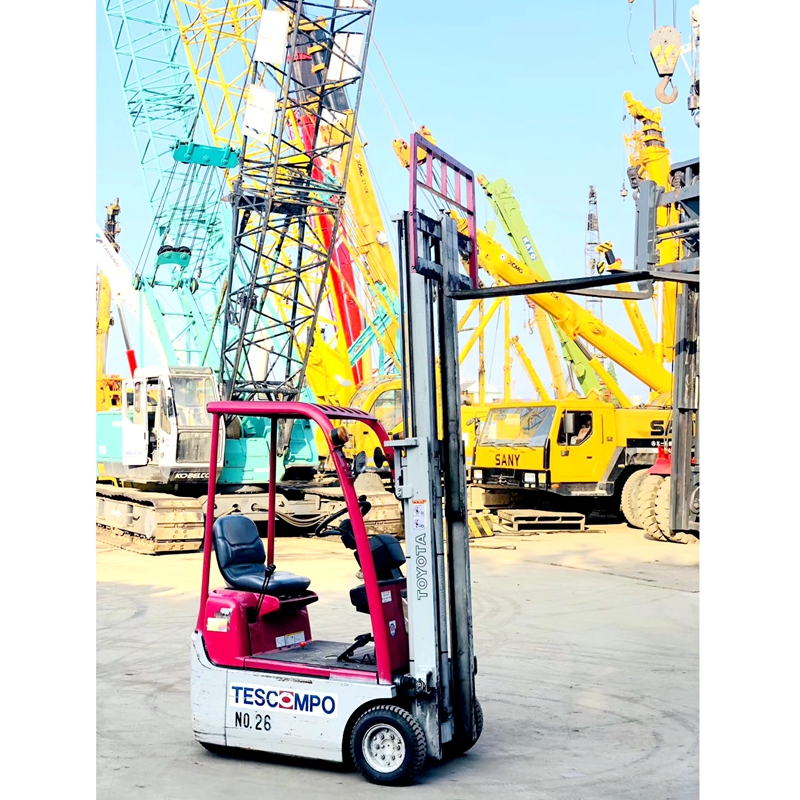 廠家直銷豐田叉車 0.7噸平衡重式電動叉車價格優(yōu)惠現(xiàn)貨銷售
