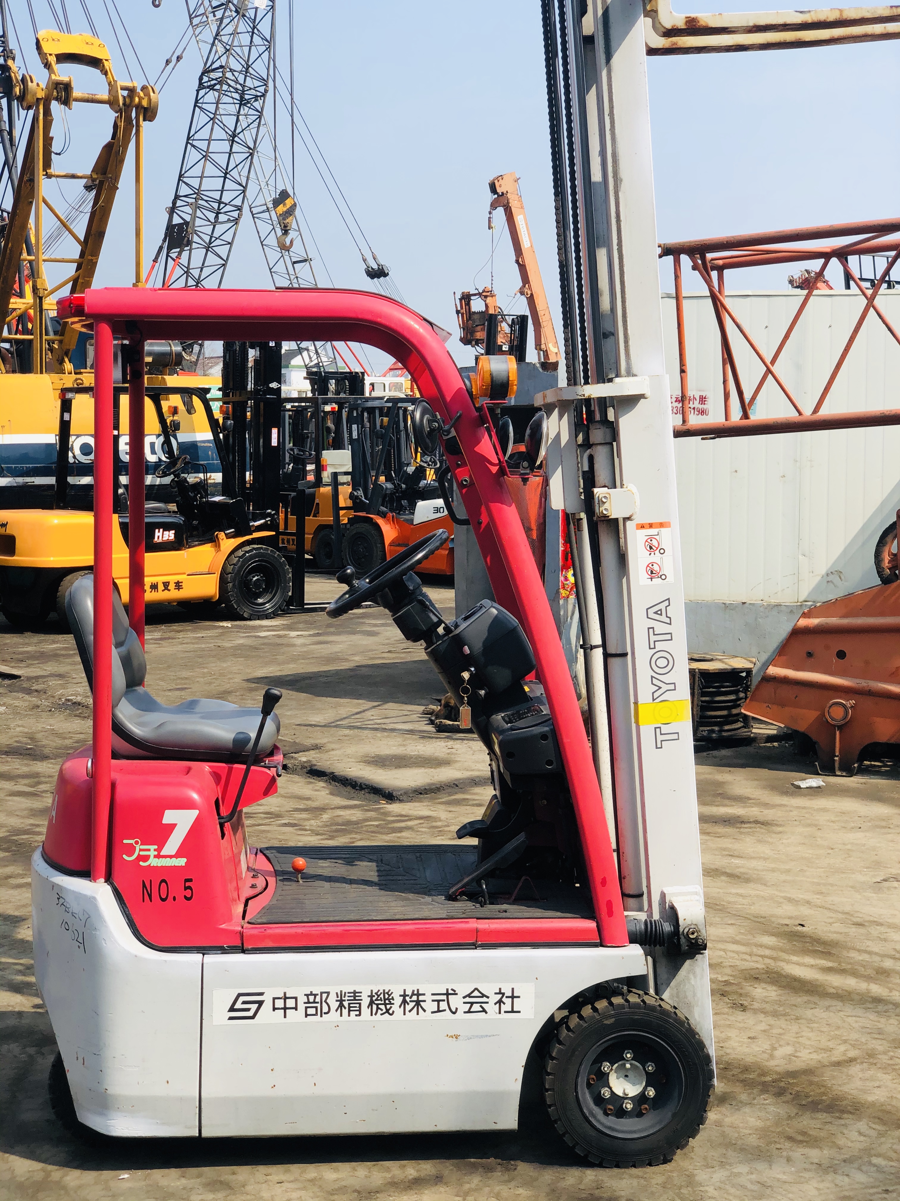 日本原裝進口二手電動叉車豐田0.7噸紅色車況良好