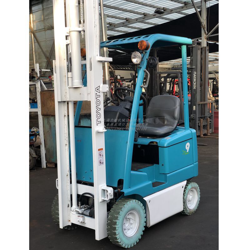 二手豐田0.9噸藍(lán)色款電動(dòng)叉車(chē)自由門(mén)架